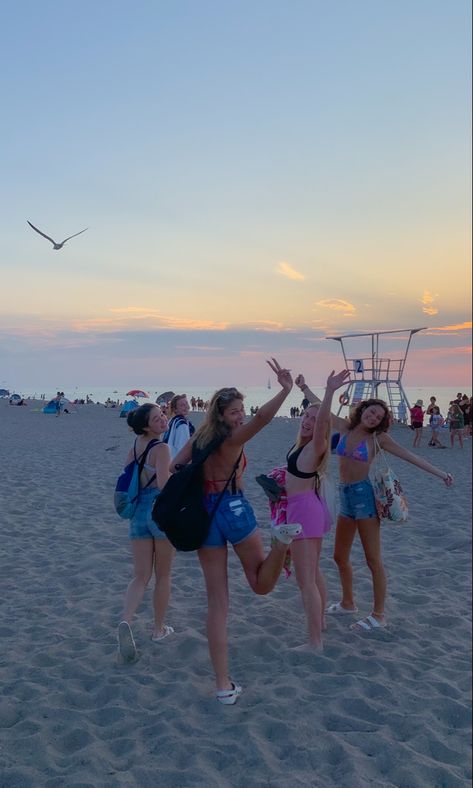 College On The Beach, Cruel Summer Aesthetic, Beach College, Life Pics, Sea Isle City, Cruel Summer, College Aesthetic, Summer Friends, Beach Shop