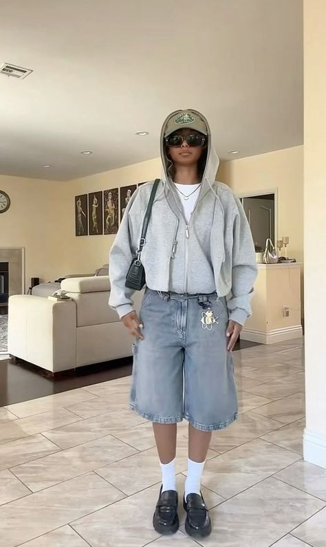 Jorts And Hoodie Outift, Sweater And Jorts Outfit, Grey Jorts Outfit, Winter Ideas Outfits, Button Up Outfits Women, Jort Fits, Tiktok Streetwear, Streetwear Layering, Street Chic Outfits