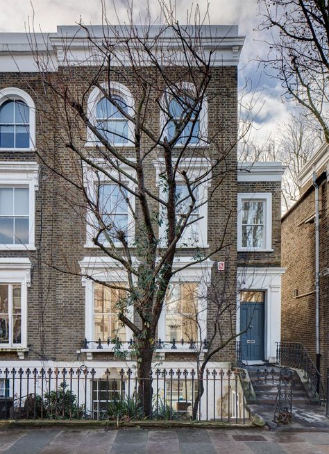 London Townhouse Exterior, Open Space Interior, Warehouse Architecture, Richmond London, Converted Warehouse, Townhouse Exterior, Tuscan Style Homes, English Architecture, Classical House