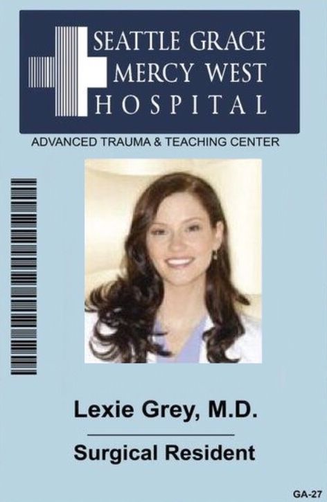 Meredith Grey Halloween Costume, Greys Anatomy Costumes, Greys Anatomy Gifts, Chyler Leigh, Greys Anatomy Characters, Lexie Grey, Anatomy Study, Meredith Grey, Grey's Anatomy