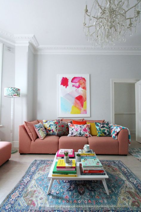 Rosa Sofa, Bold Living Room, Autumn Living Room, Black And White Living Room, Living Room Themes, Pink Sofa, Colourful Living Room, White Living, White Living Room