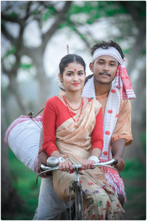 Assam Bihu Photoshoot, Zubeen Garg, Dil Photos Love, Bride Photos Poses, Bride Photos, Portrait Photo Editing, Girly M, New Year Fireworks, Emoji Photo