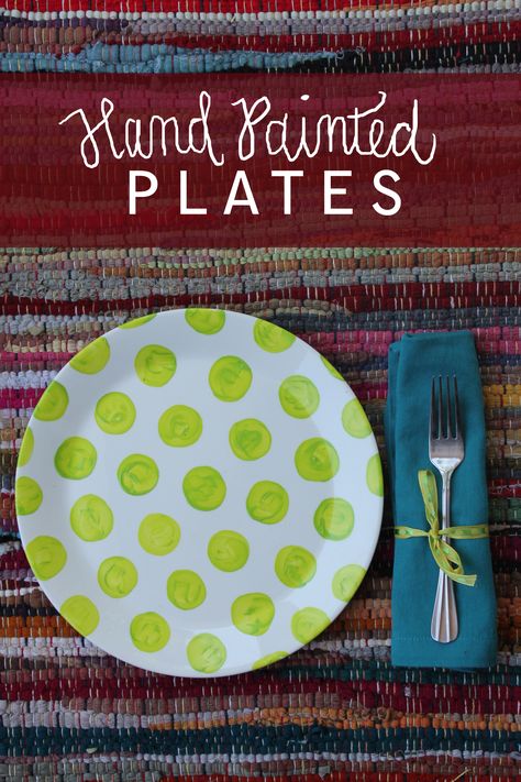 We all know how not-so-fun the average white plates can be, don't we? I recently decided it was time to add a little pep to my plates by adding a few colorful polka dots. This was a very quick and ... Pottery Plates Ideas, Painting On Plates Acrylic, Painting Pottery Plates, Paint Plates, White Ceramic Plates, Sharpie Plates, Decorated Plates, Corelle Plates, Diy Mixes