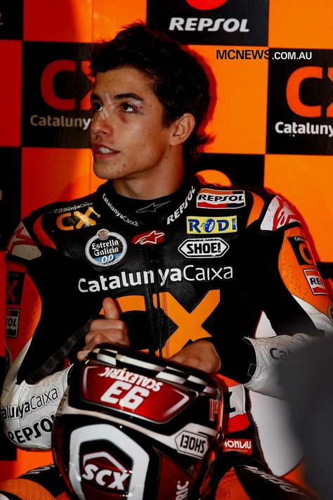 Icon Helmets, Broken Nose, Phillip Island, Motorcycle Aesthetic, Motorcycle Men, Marc Marquez, Motorcycle Racing, Moto Gp, White Boys