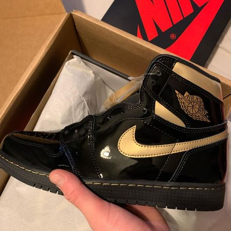 Morekicksuk on Instagram: “🔥Jordan 1 Retro High - Black Metallic Gold (2020) - Sizes UK 9, 9.5 & 10 In Stock 📦 Free UK Delivery 🚚 📲Dm to purchase” Metal Clothing, Fenty Puma, Bow Sneakers, Jordan 5, Black Metallic, Jordan 1, Puma Sneaker, Jordan, Gold Metal