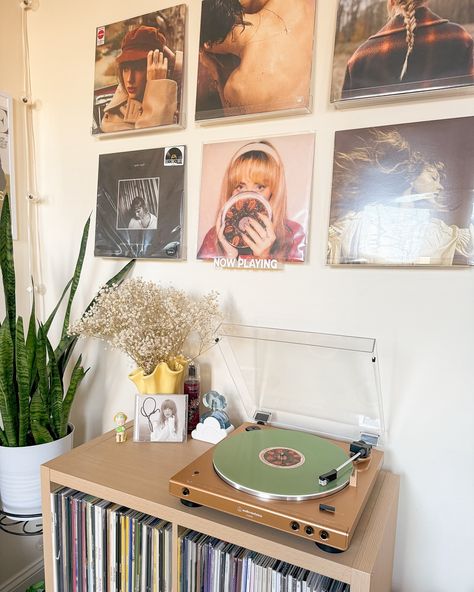 loving the holiday season 🎄🤍 Vinyl Record Bedroom Aesthetic, Record Player Floating Shelf, Cozy Music Corner, Record Set Up Aesthetic, Room With Vinyl Records, Record Player Bookshelf, Record Player In Bedroom, Record Set Up, Record Player Nook