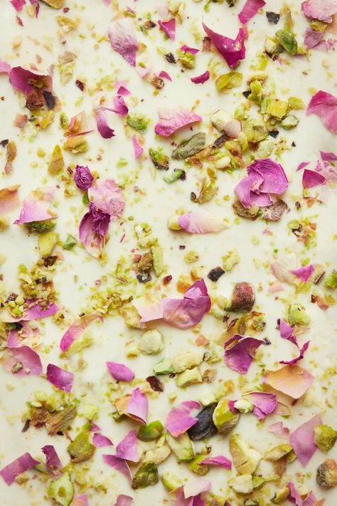 Water Ice Cream, Rose And Pistachio, Rose Petal Cake, Passion Fruit Ice Cream, Rose Pistachio, Pistachio Rose, Rose Ice Cream, Ice Cream Inspiration, Fresh Drink