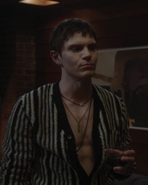 Evan Peters as Vampire Austin Sommers in American Horror Story Season 10 Double Feature (AHS S10) Aesthetic Art / GIF / Icon / Header / Wallpaper Double Feature Ahs, Austin Sommers, Header Wallpaper, Kyle Spencer, Peter Maximoff, Football Poses, American Horror Story 3, American Horror Story Seasons, Harry Styles Pictures