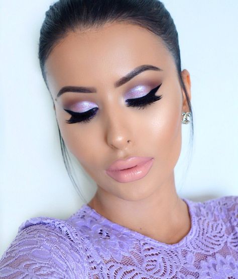 Maquillaje lila y rosa Make Up Tutorials, Purple Eye Makeup, Eye Makeup Looks, Makeup Secret, Blending Eyeshadow, Makijaż Smokey Eye, Purple Eyeshadow, Makeup Forever, Makati