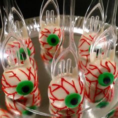 Eyeball Cake Pops, Eyeball Cake, Monster Mash Party, Halloween Punch, Clever Halloween, Halloween Treats For Kids, Kids Treat, Halloween Baking, Halloween Eyeballs