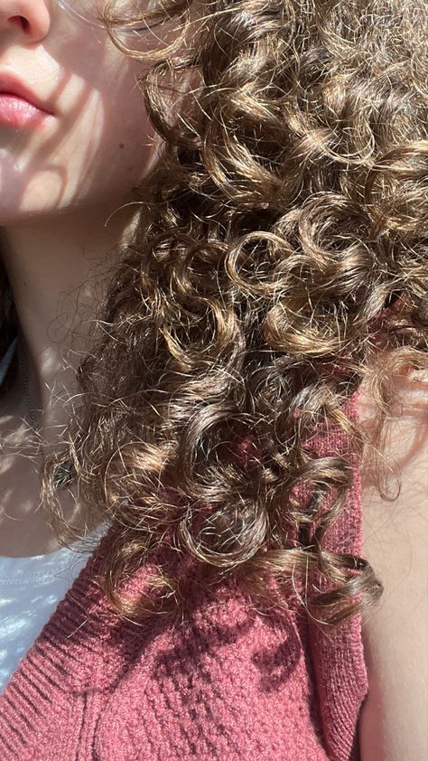 Curl Hair Aesthetic, Girls With Curly Hair Aesthetic, Curly Hair Aesthetic Girl, Curly Hair Girl Aesthetic, Curly Girl Aesthetic, Curly Hairstyles Aesthetic, Curly Hair Aesthetic, Curly Hair Photos, Beautiful Curly Hair