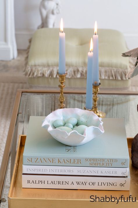 9 Inspiring Elements For A Successful Spring Coffee Table Styling Room Shelves Decor, Living Room Shelves Decor, Easter Living Room, Table Floral Arrangements, Living Simple, Coffee Table Ideas, Spring Table Settings, Multiple Candles, Spring Entertaining