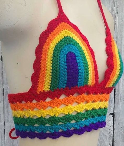 Pride Crochet, Crochet Bra Top, Scrap Crochet, Crochet Halter Top Pattern, Crochet Festival, Crochet Top Outfit, Crochet Hack, Crochet Bra, Irish Crochet Dress