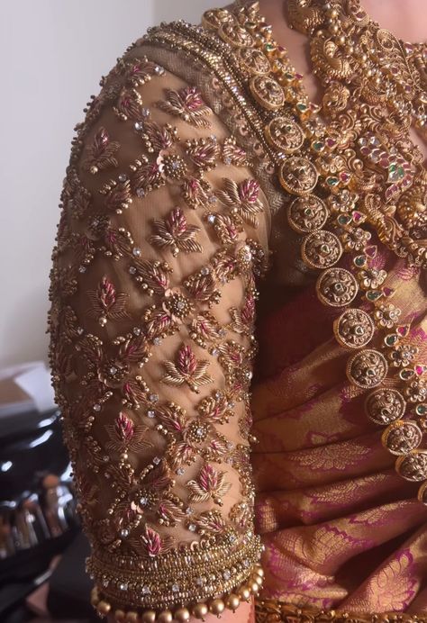 Gold Blouse Designs, Netted Blouse Designs, Latest Bridal Blouse Designs, New Saree Blouse Designs, Wedding Saree Blouse Designs, Stunt Doubles, Traditional Blouse Designs, Latest Model Blouse Designs, Fashionable Saree Blouse Designs