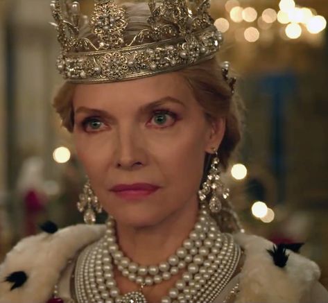 Michelle Pfeiffer as Queen Ingrith in the movie Maleficent Mistress Of Evil Queen Ingrith, Maleficent Aesthetic, Maleficent Mistress Of Evil, Maleficent 2, Mistress Of Evil, 16th Century Fashion, Disney Live Action Movies, Medieval Gown, Fairytale Stories