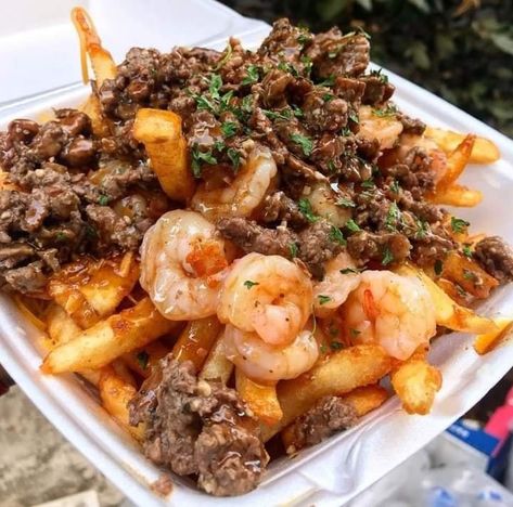 Steak and shrimp loaded freestyle fries on a plate Shrimp Fries Recipe, Fries Recipe Loaded, Loaded Fries Recipe, Seafood Lasagna Recipes, Seafood Gumbo Recipe, Steak Shrimp, Sea Food Salad Recipes, Crispy Fries, Steak And Shrimp