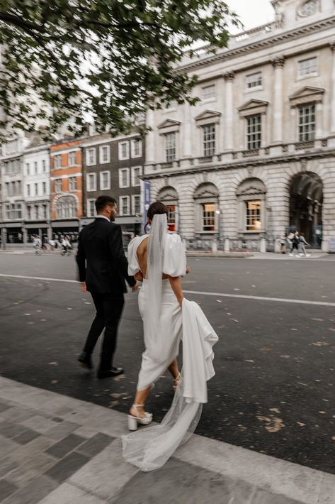 London City Wedding Photography, London Courthouse Wedding, London Elopement Photography, London Wedding Aesthetic, Street Wedding Photoshoot, Wedding City Photography, London Wedding Photos, London Elopement Weddings, London City Wedding