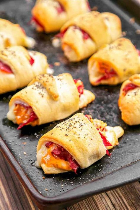 Easy Reuben Crescents - Plain Chicken Roll Appetizers, Crescent Rings, Pillsbury Crescent Roll Recipes, Cheesy Asparagus, Crescent Roll Appetizers, Easy Crescent Rolls, Baked Sandwiches, Pillsbury Crescent, Christmas Breakfast Recipe