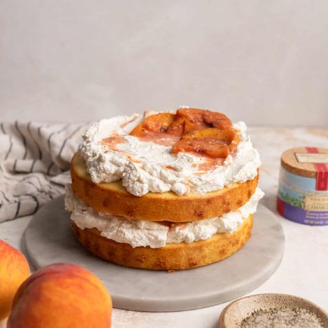 Peaches and Cream Cake with Chantilly Cream No Bake Chocolate Mousse Pie, No Bake Chocolate Mousse, Peaches And Cream Cake, Chocolate Ganache Cheesecake, Fluffy Vanilla Cake, Caramelized Peaches, Cake Flour Substitute, Chocolate Mousse Pie, Mousse Pie