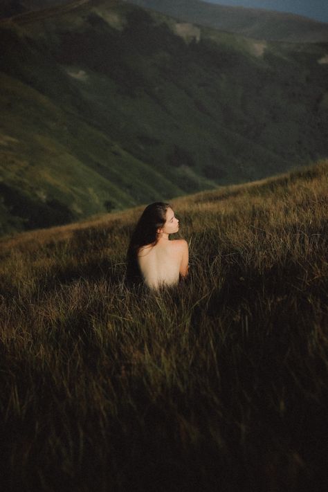 Mud Puddle Photo Shoot, Wood Photoshoot Ideas, Portraits In Nature, Sitting In Grass Poses, Pampas Grass Photoshoot, Dirt Photoshoot, Misty Photography, Wild Woman Photography, Mystical Photography