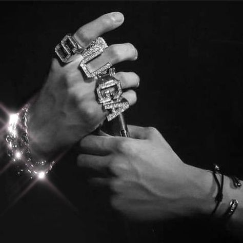 #yoongi #suga #dark #darkaesthetic #aesthetic #blackandwhite #hardstan Yoongi's Hands, Hand Veins, Bts Black And White, Jorja Smith, Min Yoongi Bts, Bts Aesthetic Pictures, Bts Yoongi, Bts Boys, Bts Suga