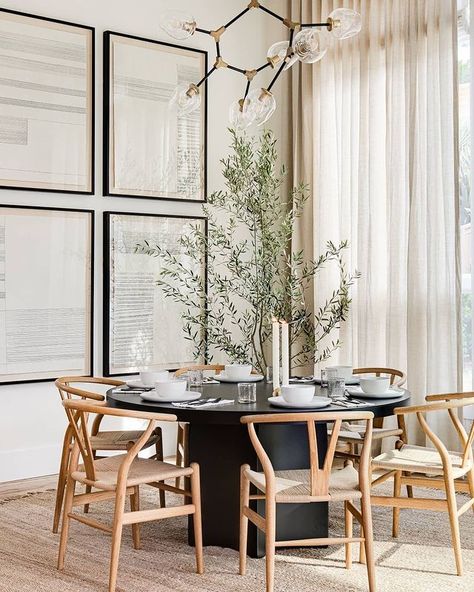 Instagram Lindye Galloway, Dining Inspiration, Interior Design Dining Room, Dining Room Interiors, Dining Room Inspiration, Farmhouse Dining Room, Room Interior Design, Farmhouse Dining, Modern Dining Room