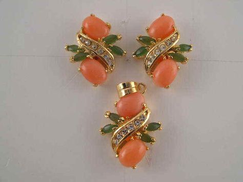 Pink Corals Earrings, Coral Roses & Tulips #GoldJewelleryModel Coral Tulips, Coral Jewelry Set, Coral Roses, Stone Bead Jewelry, Leaves Earrings, Gold Jewelry Simple Necklace, Gold Pendant Jewelry, Gold Wedding Jewelry, Gold Bride Jewelry