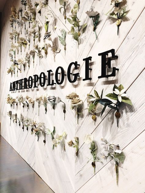 Anthropologie Opens First Store In Germany - Düsseldorf! Anthropologie Display, Anthropologie Store, Instagram Wall, Talk To Strangers, Concept Shop, Store Windows, Deco Boheme, Creative Display, Retail Store Design