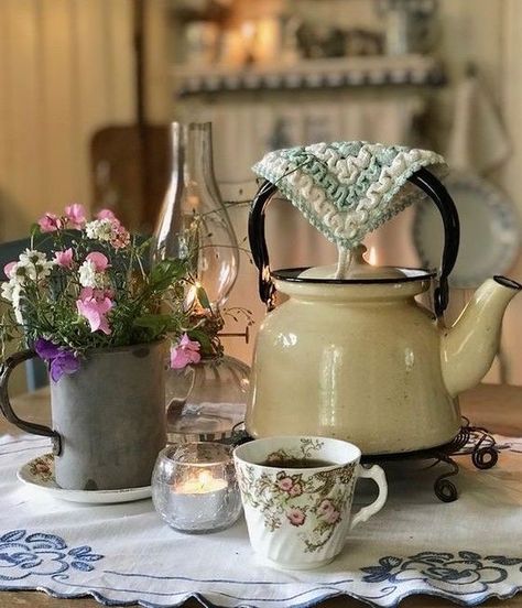 Grandmas House Aesthetic Living Room, Grandma Era Aesthetic, Country Grandma Aesthetic, Grandma House Aesthetic, Grandmas House Aesthetic, Gabriela Core, Cozy Homemaking, Cabin Core Aesthetic, Afternoon Tea Aesthetic