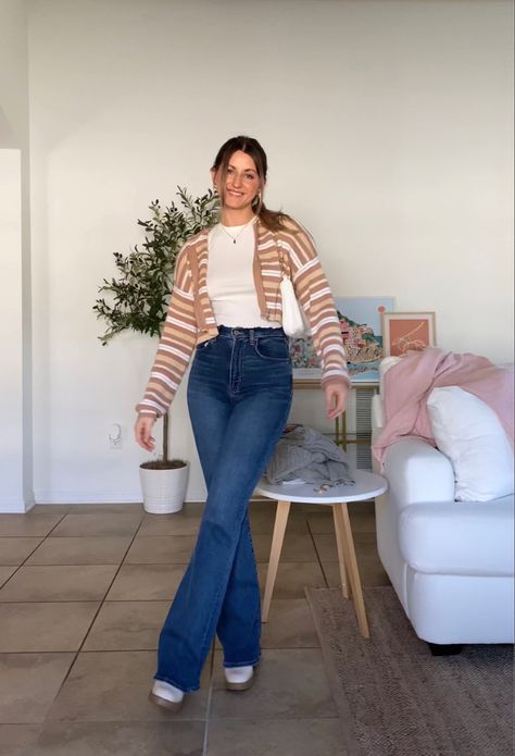 Sweater And Bell Bottom Jeans, Flared Jeans Spring Outfit, Sweater Flare Jeans Outfit, Cardigan And Flare Jeans Outfit, Cream Flare Jeans Outfit, How To Style Blue Sweater, Sweater And Flare Jeans Outfit, Flared Jeans Sneakers Outfit, Flare Jeans With Sweater