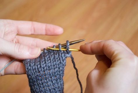 Casting Off Knitting, Bind Off Knitting, Knitting & Crochet Tools, Sewing Binding, Knitting Help, Knitting Stitches Tutorial, Hand Knit Socks, Cast Off, Bind Off