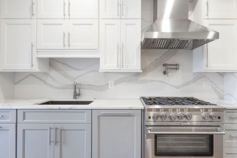 Matching Countertop and Backsplash Kitchen Quartz Backsplash, Quartz Backsplash Kitchen, Quartz Countertops And Backsplash, Backsplash Cheap, Natural Stone Backsplash, Granite Backsplash, Quartz Backsplash, Countertop Backsplash, Quartz Kitchen Countertops