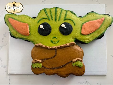 Yoda Cupcake Cake, Grogu Cupcakes, Baby Yoda Cupcakes, Baby Yoda Cake, Yoda Cake, Yoda Art, Single Layer Cakes, Pull Apart Cupcakes, Decorating Cakes