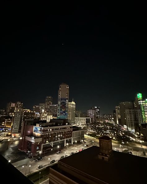 #view #detroit #nightlife #night #city Detroit At Night, Detroit Aesthetic, Detroit Night, Power Trip, Late Night Drives, Night Vibes, Night Driving, Night City, Night Life