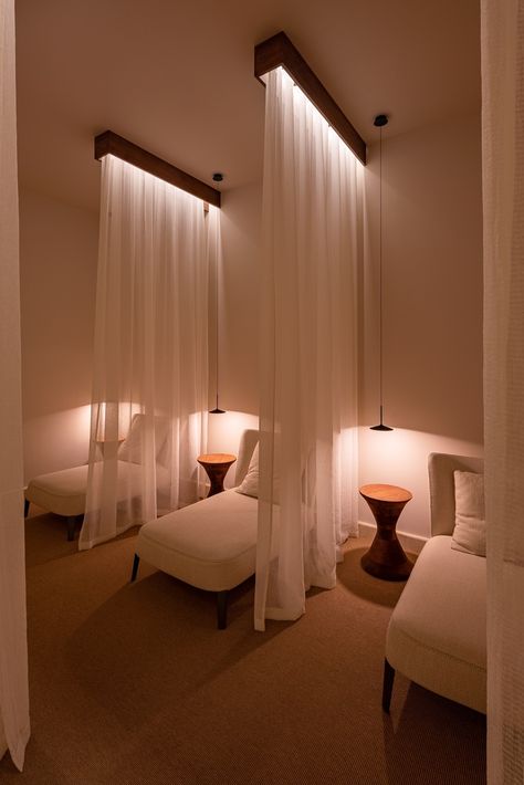 LIT Lighting Design Awards - Spa Decor Ideas Estheticians Luxe, Spa Relaxation Room Ideas, Iv Therapy Room Design, Spa Room Design, Spa Relaxation Room, Spa Chairs, Spa Massage Room, Massage Room Design, Massage Room Decor