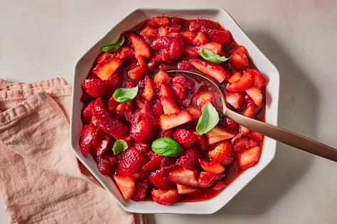 Macerated Strawberries Recipe Fruit Topping, Cake And Ice Cream, Macerated Strawberries, Breakfast Party Foods, Easy Dinner Casseroles, Fruit Toppings, Breakfast Party, Small Food Processor, Quick Easy Dinner