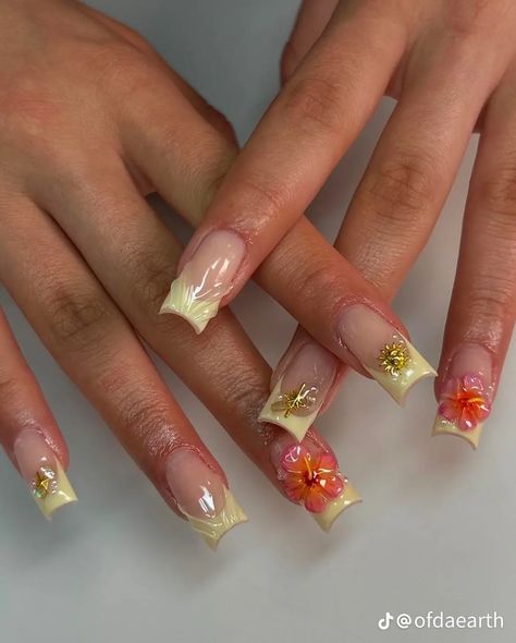 Nail Charm Designs Short, Summer Gel X Nails Square, Short Nail Inspo Summer 2024 Square, Jelly Flower Nails, First Day Of School Nails, Short Classy Nails, Summery Nails, Girly Acrylic Nails, Simple Acrylic Nails