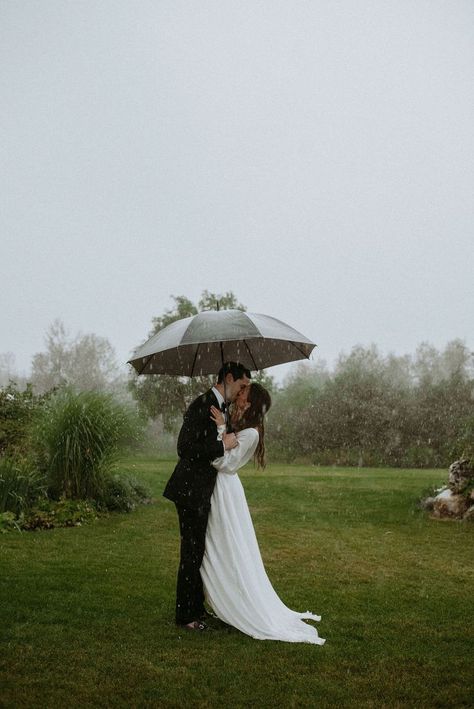 Rain Wedding Photos, Standing Ceremony, Romantic Rainy Day, Rain On Wedding Day, Rainy Photos, Wedding Photo Session, Courthouse Wedding Photos, Rain Wedding, Rainy Day Wedding