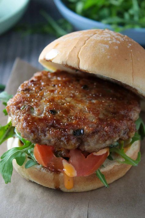 Asian Chicken Burger Recipe, Chicken Burger Patties, Chicken Hamburger, Ground Chicken Burgers, Chicken Burgers Recipe, Burger Meat, Ground Chicken Recipes, Chicken Burger, Chicken Patties