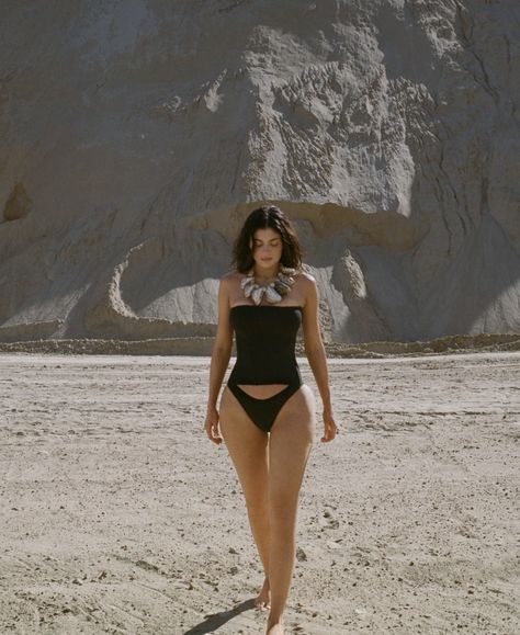 Kylie Jenner 2024, Kylie Jenner Instagram Pictures, Kardashian Holiday, Kylie Jenner Outfits Street Styles, Kylie Jenner Holiday, Kylie Jenner Beach, Kendall Jenner Swimsuit, Kylie Jenner Body, Kylie Jenner Modeling