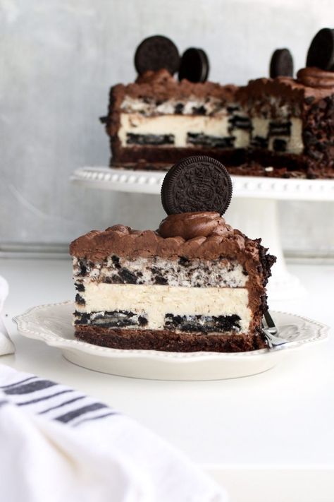 Cheesecake Factory Oreo Cheesecake, Freeze Cheese, Cheesecake Factory Copycat, Whipped Chocolate Ganache, Oreo Cheesecake Recipes, Cheesecake Factory Recipes, Chocolate Ganache Frosting, Ganache Frosting, Cookies Cream