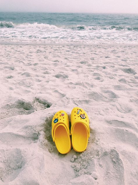 yellow crocs on the beach🌊 Croc Jibbitz Ideas Summer, Yellow Slides For The Beach, Vsco Crocs, Yellow Crocs Aesthetic, Yellow Crocs With Jibbitz, Crocs Vsco, Crocs Jibbitz Bee, Crocs With Jibbitz, Yellow Crocs