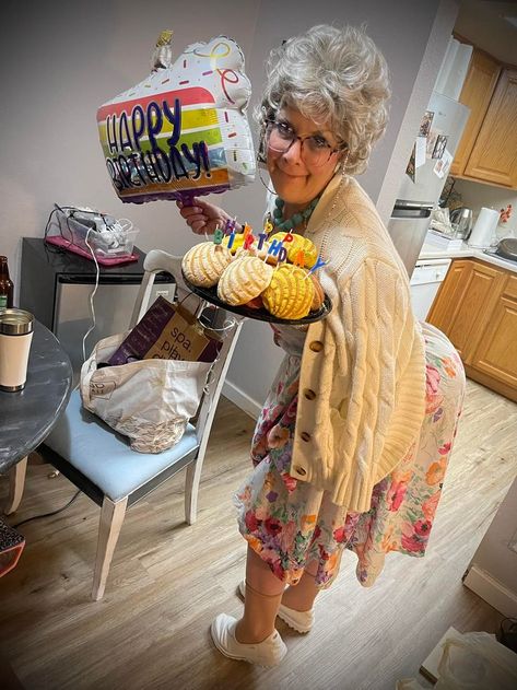 Did an old lady themed birthday. Grandma Birthday Party, Granny Costume, 40th Birthday Party Themes, Grandmas Birthday Party, 40th Birthday Themes, Ladies Bar, Old Lady Costume, Old Granny, Fun Buns