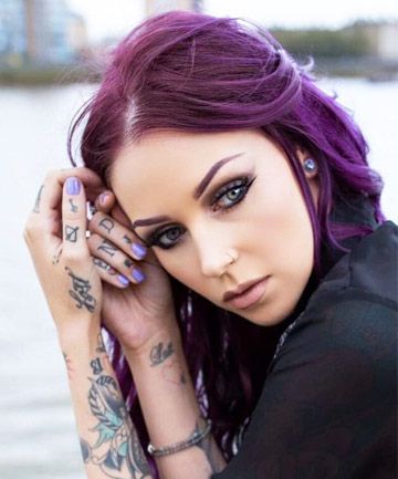 Purple hair w/green eyes Violet Hair, Lilac Hair, Purple Hair, Cut And Color, Green Eyes, Hair Trends, Girl Tattoos, New Hair, Dyed Hair