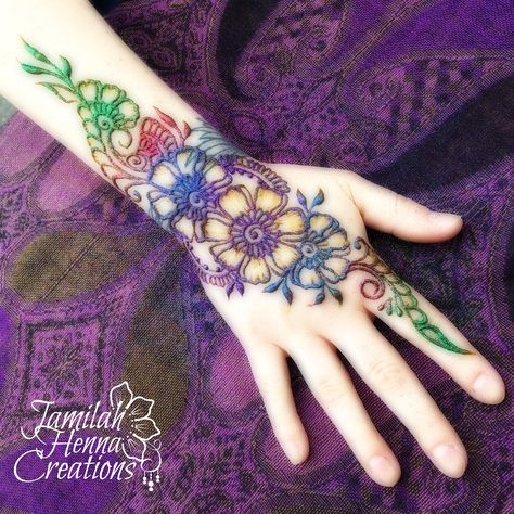 Henna with glitter www.JamilahHennaCreations.com Rainbow Henna, Mehndi Tattoos, Henna Practice, Glitter Henna, Henna Hands, Unique Henna, Henna Color, Henna Mandala, Arabic Henna Designs