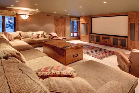 Movie Room Casa Clean, Home Cinema Room, Sala Grande, Audio Room, Home Theater Rooms, Home Theater Design, Comfy Couch, Theatre Room, Projector Screen