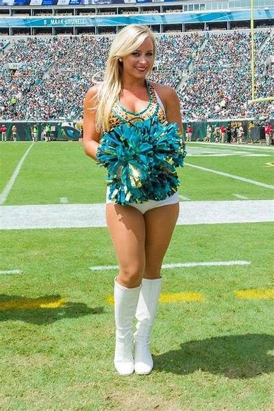 Jacksonville Jaguars Cheerleaders Girly Games, Oktoberfest Woman, Cheer Leaders, Football Cheerleaders, Cheerleader Girl, Cheer Girl, Cheerleading Dance, Dallas Cowboys Cheerleaders, Cheer Pictures