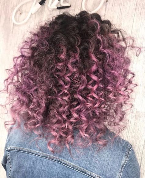 Curling Tips, Hair Color For Brown Skin, Highlights Curly, Dyed Curly Hair, Natural Curly Hair Cuts, Highlights Curly Hair, Hair Curling Tips, Rose Violette, Dye Ideas