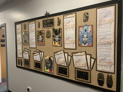 History Wall Design Display, Bulletin Board Ideas History, Gcse English Display Board, Trifold Poster Board Ideas History, Bulletin Board Ideas Aesthetic, Wall Newspaper School Ideas, Office Board Ideas, Wall Magazine Ideas School, Literacy Working Wall