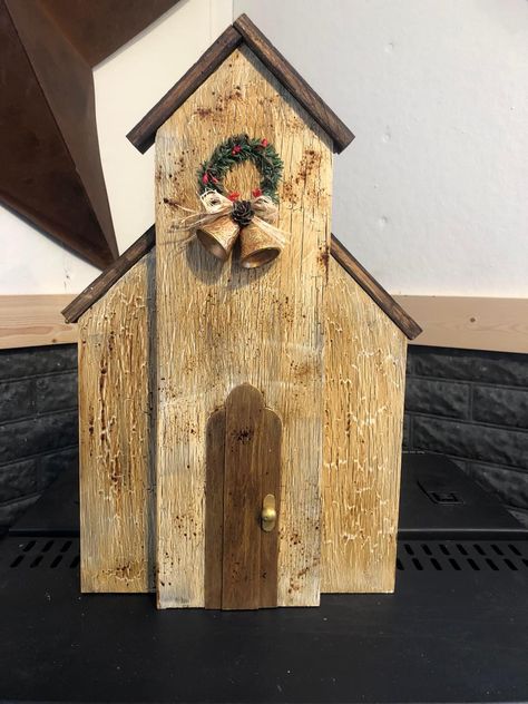 Wooden Churches Craft Diy, Scrap Wood Christmas Crafts, Wooden Church Diy, Wooden Churches Craft, Wooden Christmas Yard Decorations, Outdoor Dining Table Diy, Barn Wood Mirror, Wooden Churches, Christmas Primitive Crafts